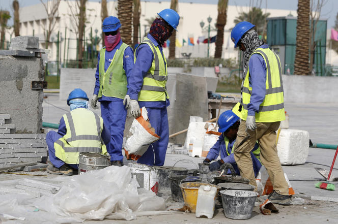 Des employés de Qatari Diar Vinci Construction Grands Projets, à Doha, en 2015.